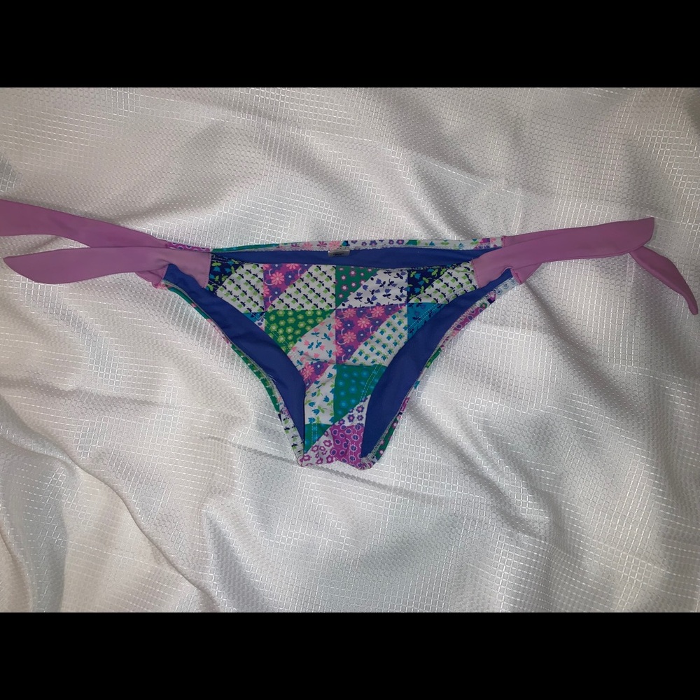 Bikini Set - Picture 4 of 4